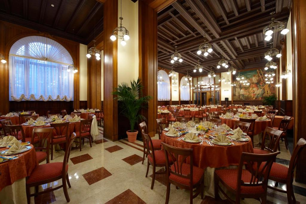 Restaurace v ubytování Grand Hotel Piazza Borsa