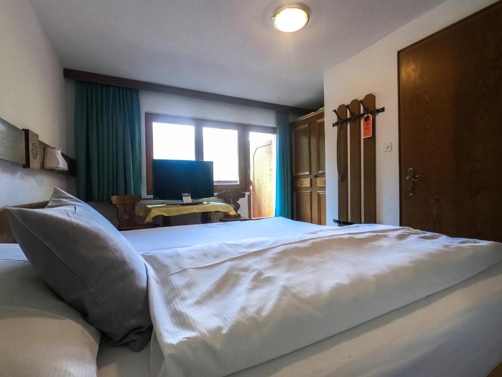 Postel nebo postele na pokoji v ubytování Sonnenhotel Soldanella Sonneck