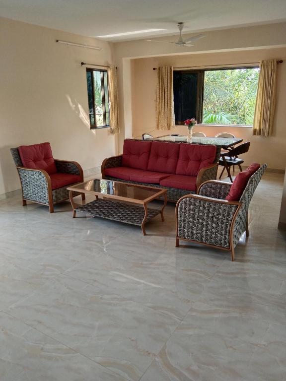 Neville's Villa - Pet friendly with Pool - 