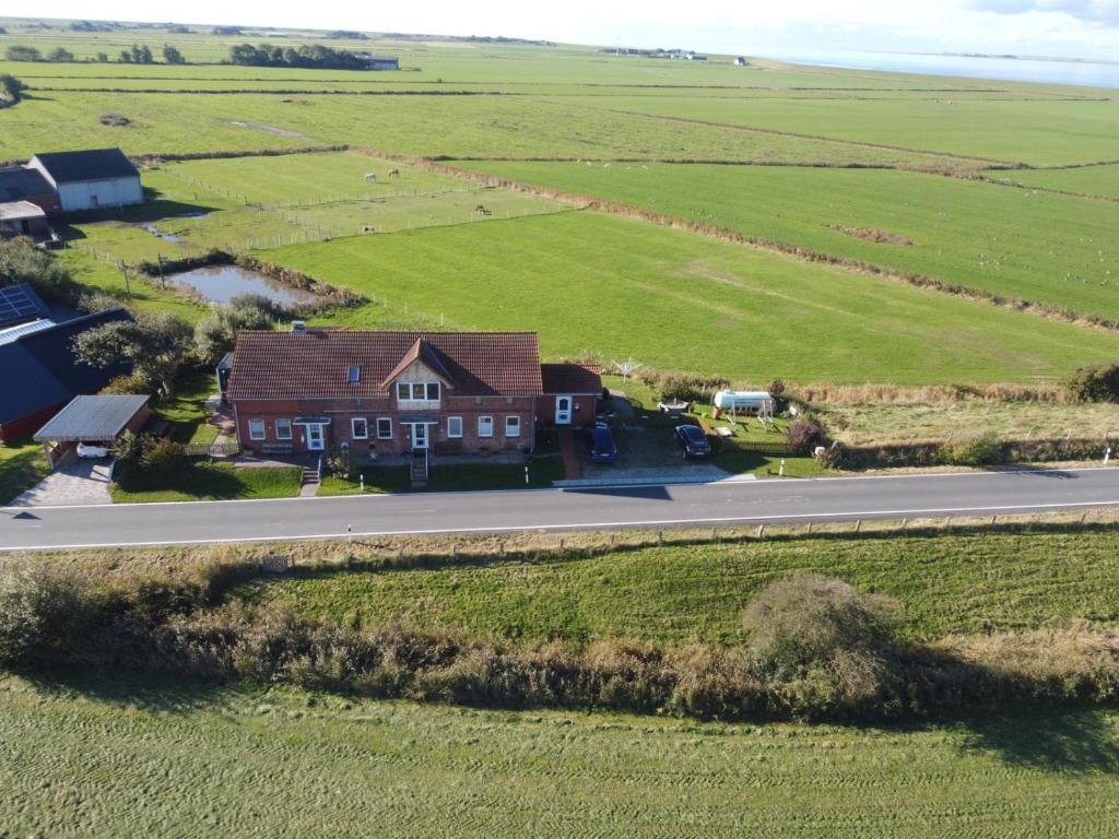 an aerial view of a house on a road at Wiesenblick in Pellworm