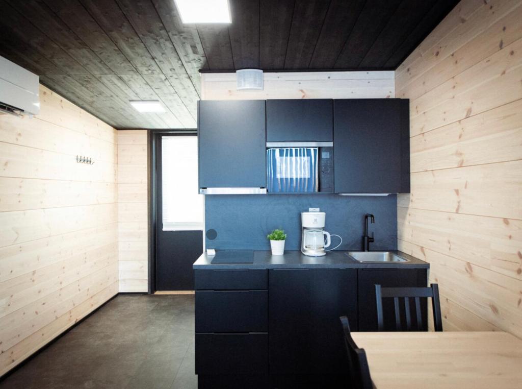 Kuchyň nebo kuchyňský kout v ubytování Black Hotel
