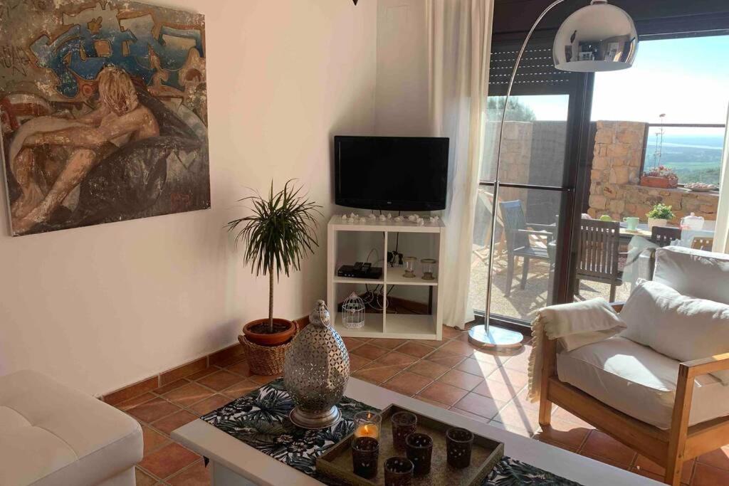 TV a/nebo společenská místnost v ubytování NATURAL DREAM APARTMENT BLUE WIFI