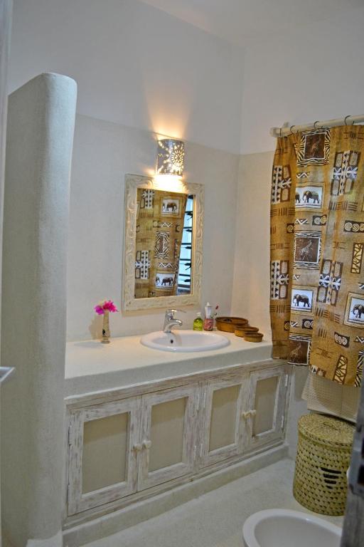 Koupelna v ubytování Kimya House, Watamu
