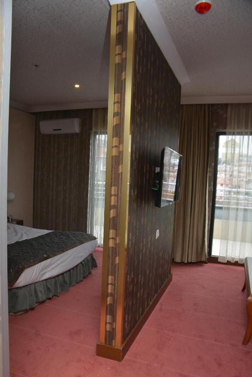 Postel nebo postele na pokoji v ubytování koza millenyum hotel&spa