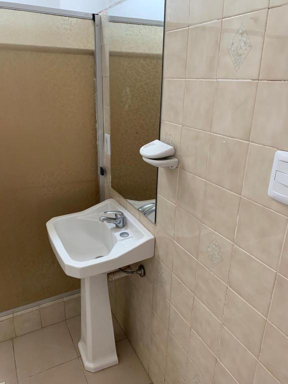 Koupelna v ubytování Hotel American