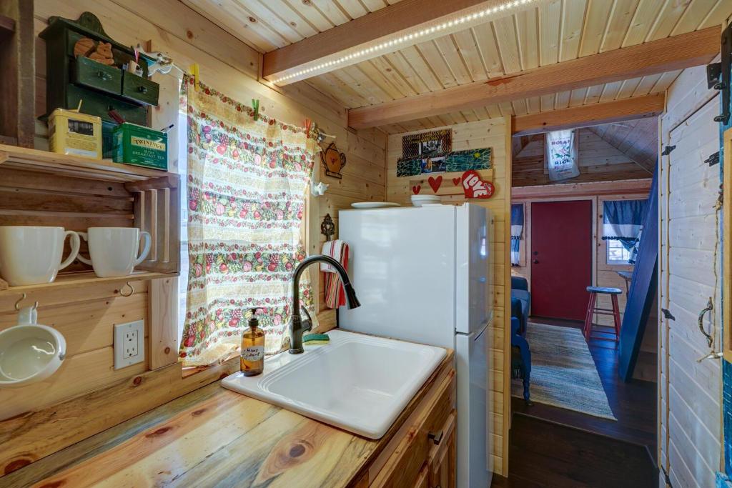 Kuchyň nebo kuchyňský kout v ubytování Tiny House Leadville Colorado