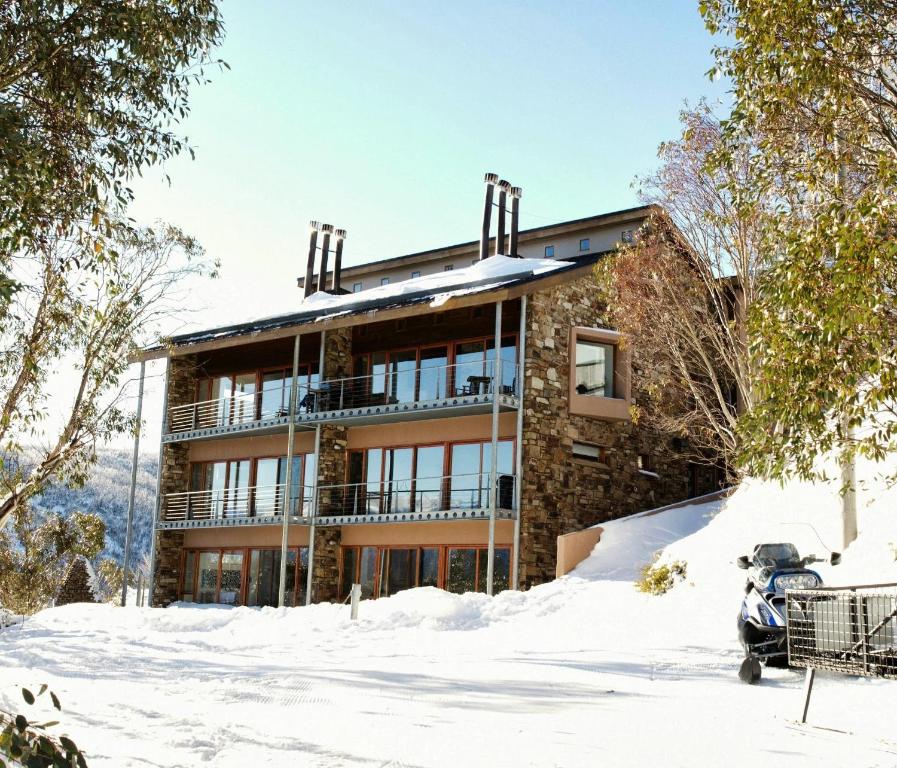 Το Alpine Woodsmoke Apartments τον χειμώνα