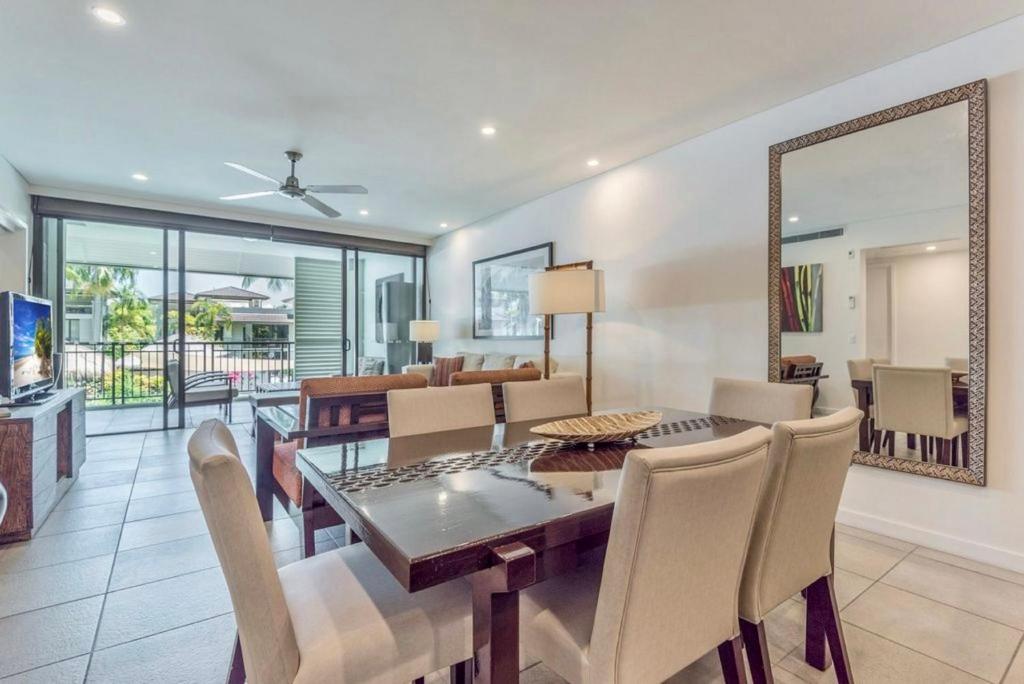 Posezení v ubytování Luxury Apartments at Temple Resort and Spa Port Douglas