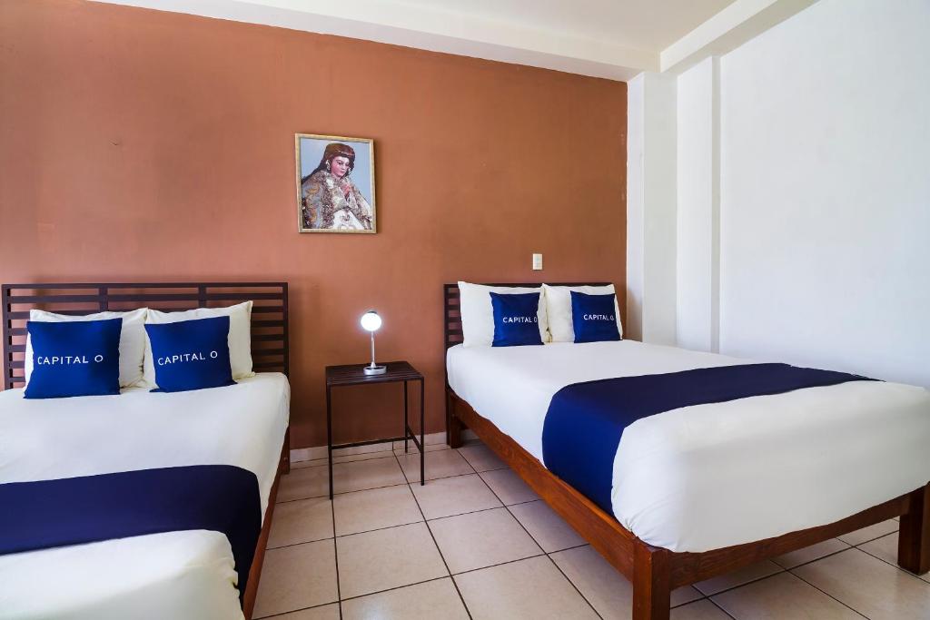 Postel nebo postele na pokoji v ubytování Hotel Plaza Galindo