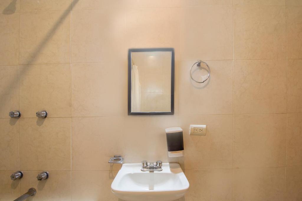 Koupelna v ubytování Hotel Plaza Galindo
