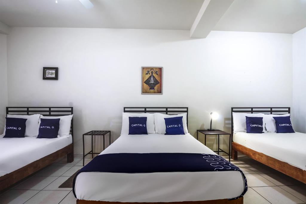Postel nebo postele na pokoji v ubytování Hotel Plaza Galindo