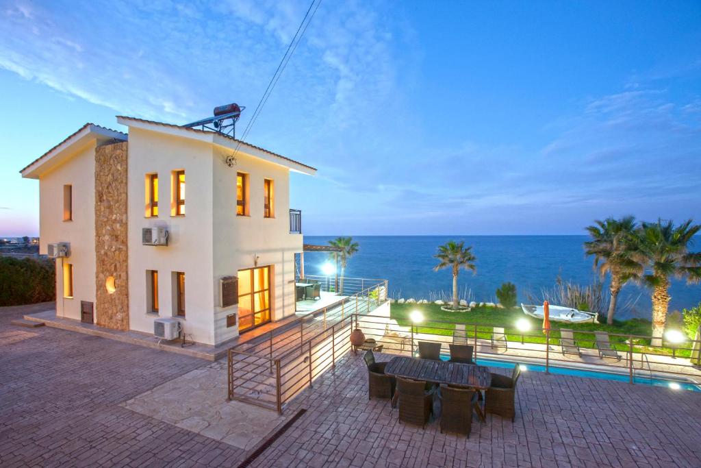 Gallery image of Kallinousa Beach Villa in Pomos