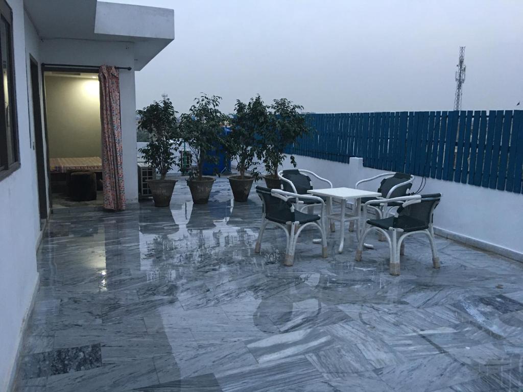 1 Bed Apartment with terrace - Housity