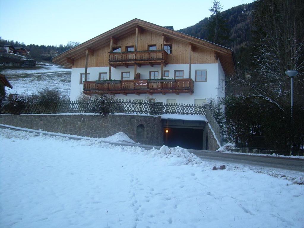 Obiekt Villa Bernhard zimą