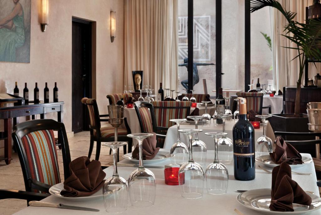 Restaurace v ubytování Villa Makassar