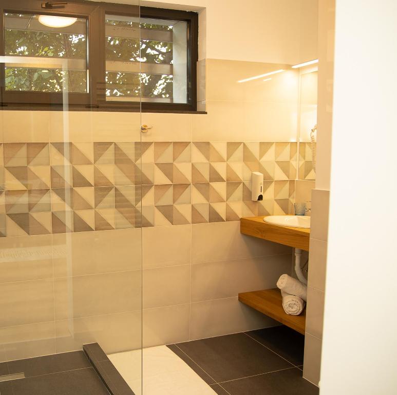 Manolle Boutique - Resim 6