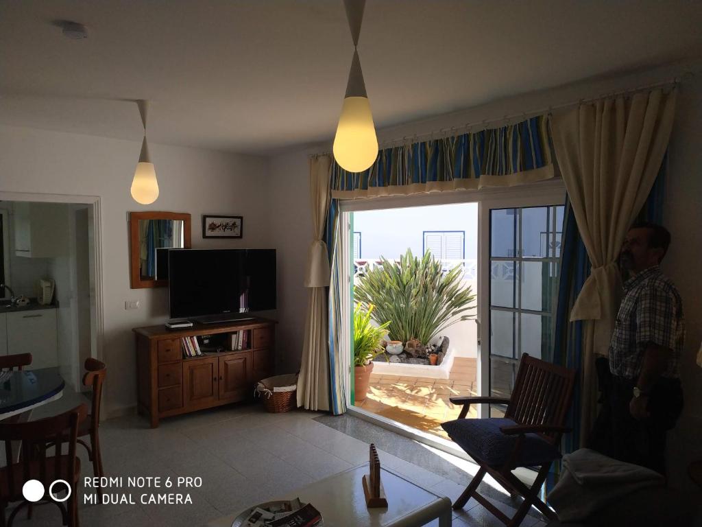 A television and/or entertainment centre at Caracola azul