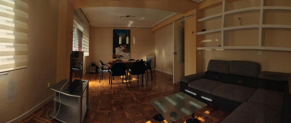 Posezení v ubytování Acà Y Allà Apartamento Alfonso El Batallador