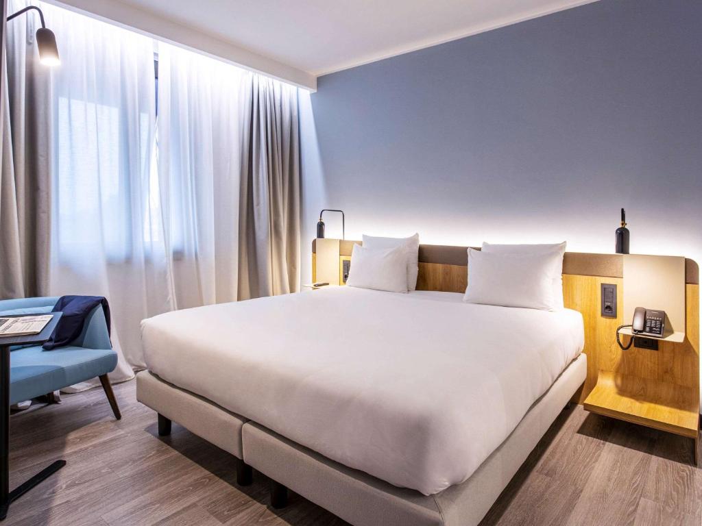 Postel nebo postele na pokoji v ubytování Novotel Parma Centro