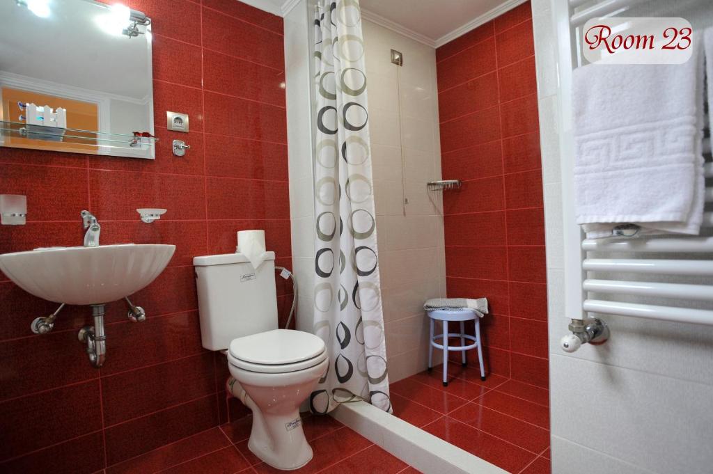 Koupelna v ubytování Apollon Hotel