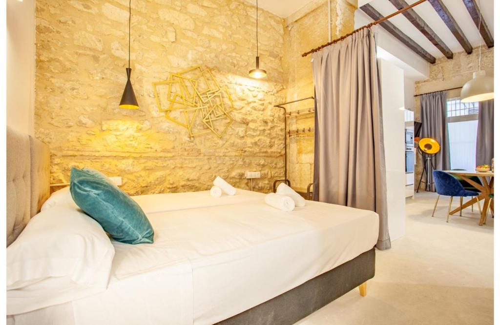 Postel nebo postele na pokoji v ubytování MyFlats Luxury Downtown