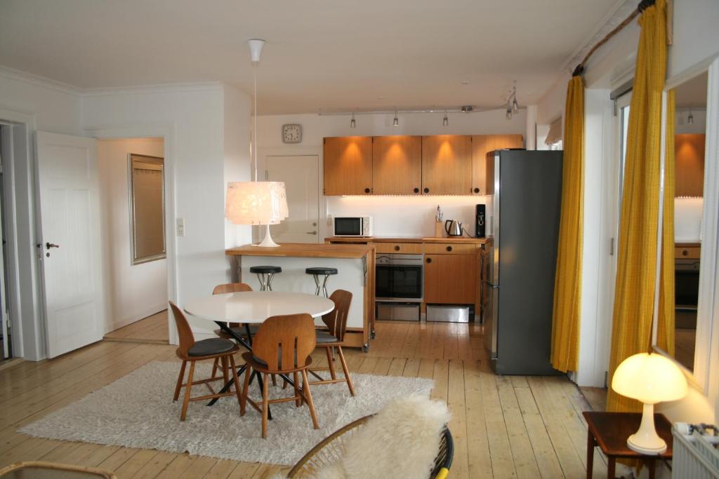 
A kitchen or kitchenette at Copenhagen large Penthouse Apartment

