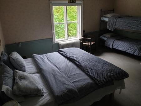 Postel nebo postele na pokoji v ubytování Djurgårdsportens vandrarhem