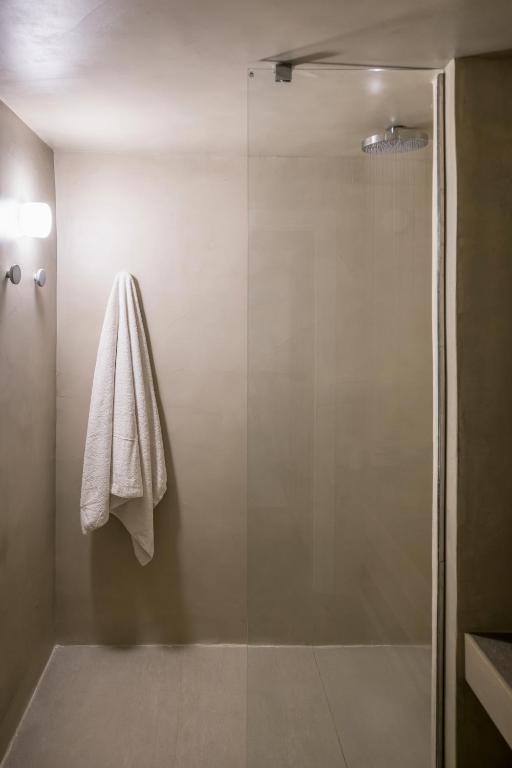 Koupelna v ubytování Enigma Suites