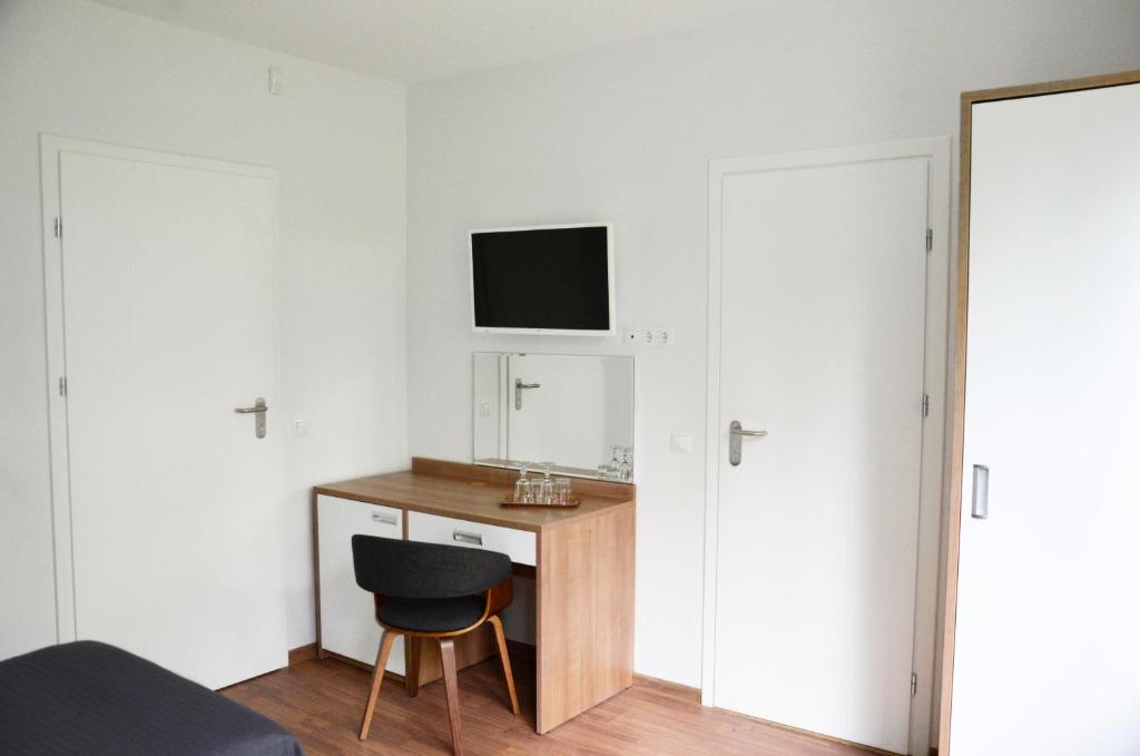 Tip Tap Guest House - Twin Room With Private Bathroom