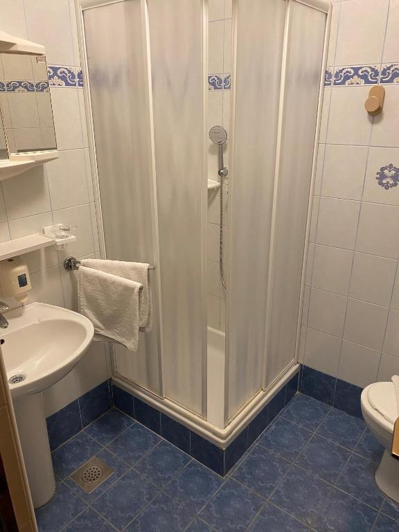 Koupelna v ubytování Hotel Aurora
