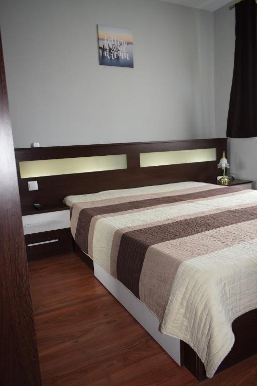 two beds in a hotel room with at Apartament Cathedral View Republicii RHBM in Baia Mare