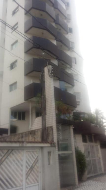  Apto mobiliado em Praia Grande /SP. 300 mtros da praia da Guilhermina. Proximo a supermercados e padaria