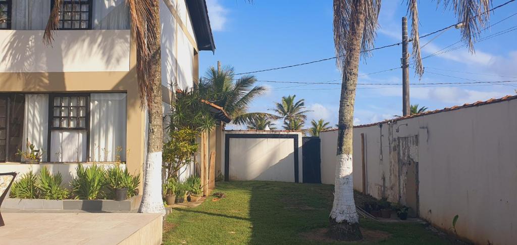  Casa com piscina de frente pro mar