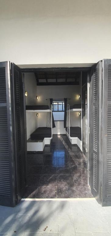  Casa com piscina de frente pro mar