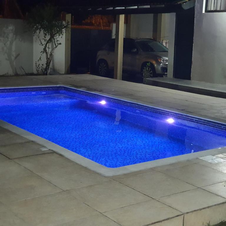  Casa com piscina de frente pro mar