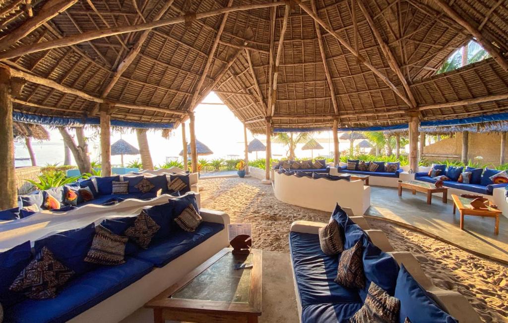 Butiama Marine Camp餐厅或其他用餐的地方