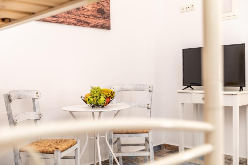TV a/nebo společenská místnost v ubytování Depis Luxury Suites
