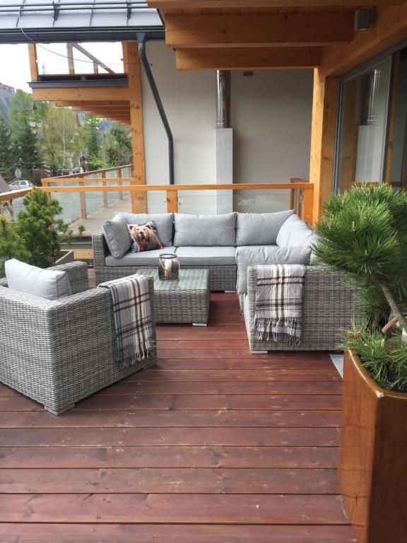Posedenie v ubytovaní Apartament ZAKOLOVE pod Skocznią - Sauna , Jaccuzi , piękny taras