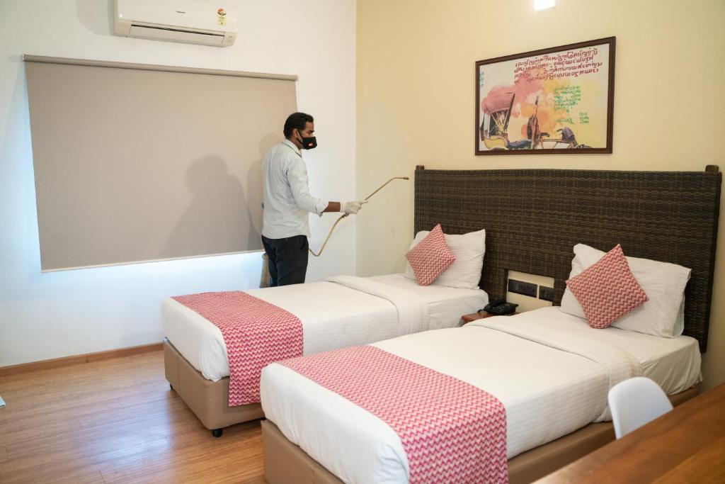 Postel nebo postele na pokoji v ubytování Hotel Beebiz Guindy