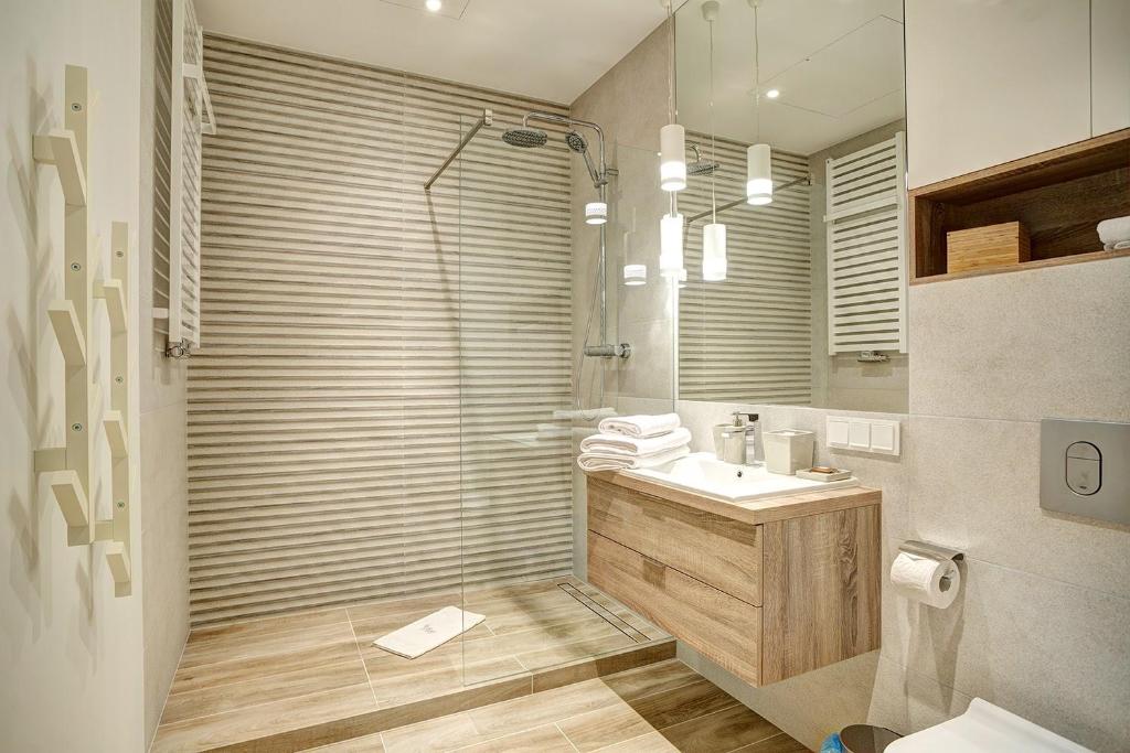 Apartamenty Sky Tower z Jakuzzi Przy Oknie by BQQK - 8