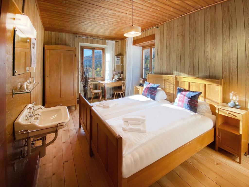 Postel nebo postele na pokoji v ubytování DU GLACIER Boutique & Traditions Hotel