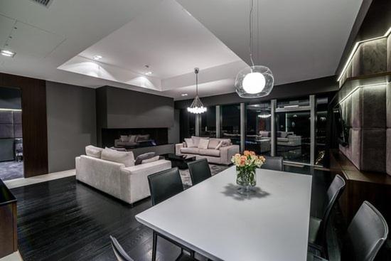 Apartamenty Sky Tower z Wanna Przy Oknie - Penthouse Apartment