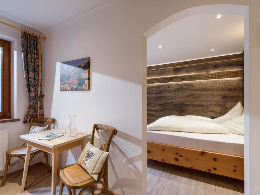 Postel nebo postele na pokoji v ubytování Hotel Gasthof Felsenkeller