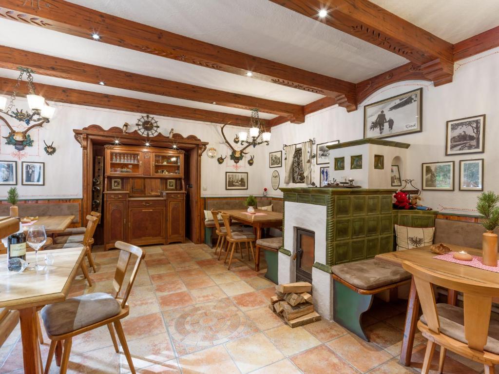 Posezení v ubytování Hotel Gasthof Felsenkeller