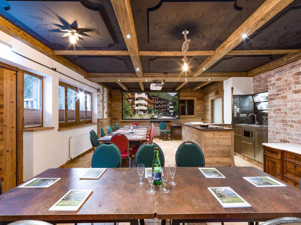 Posezení v ubytování Hotel Gasthof Felsenkeller