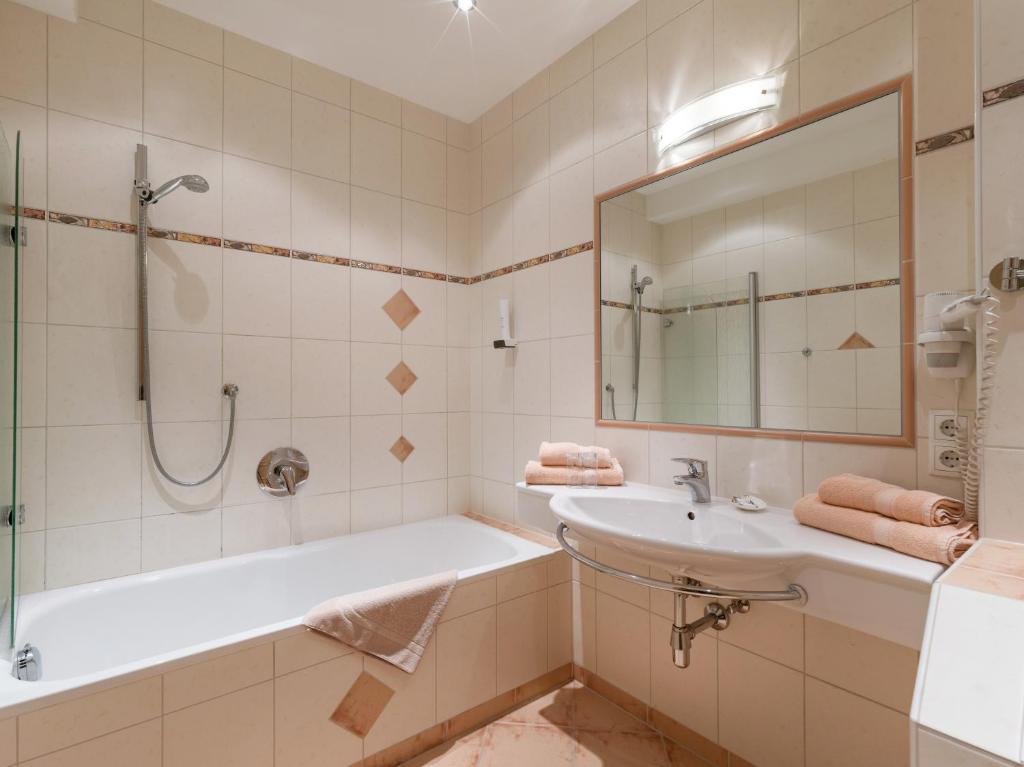 Koupelna v ubytování Hotel Gasthof Felsenkeller