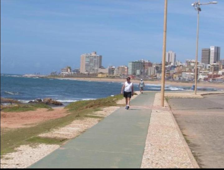  Apto orla de Salvador todo novo e mobiliado Jd Armação