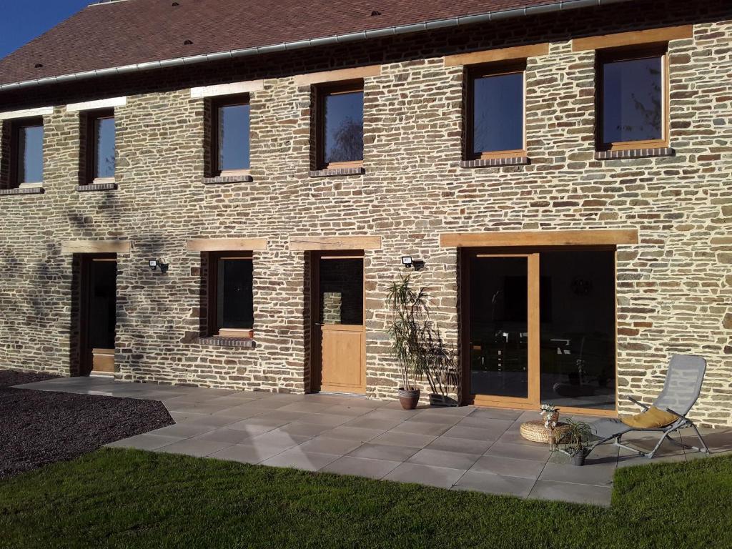 Gîte de Landemeure, 10 couchages, accès PMR - Maison De Quatre Chambres