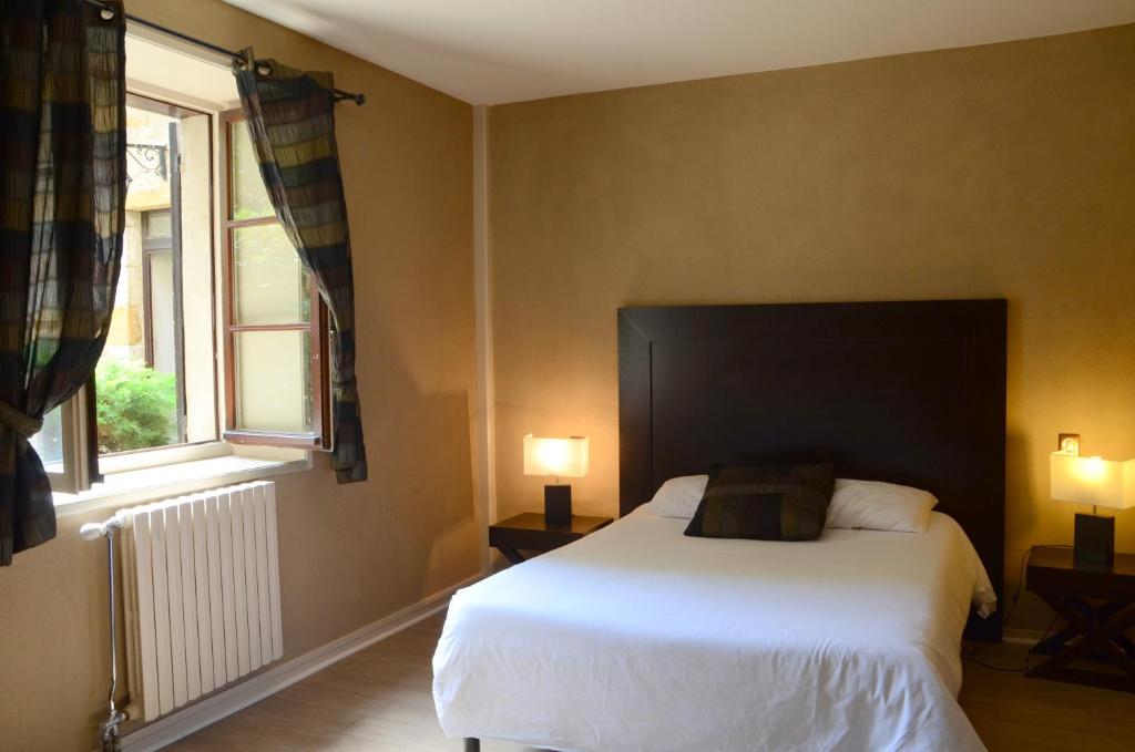 Logis Hôtel Restaurant Saint Romain - Triple Room