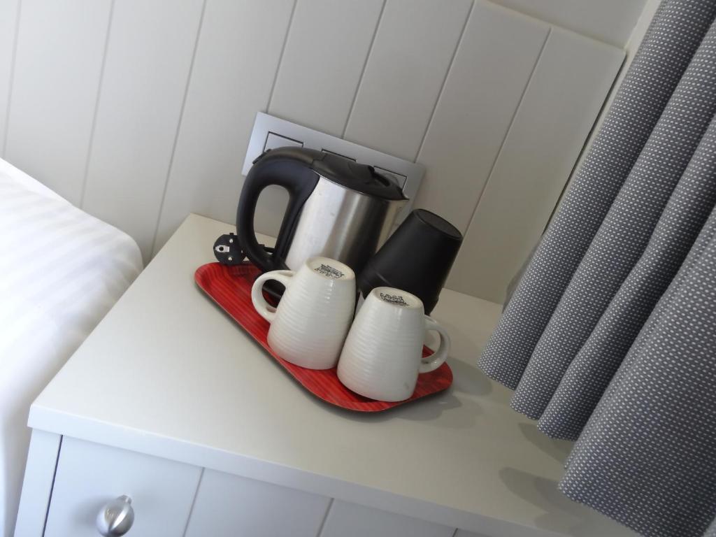 Příslušenství pro přípravu čaje a kávy v ubytování Hotel Bilderdijk